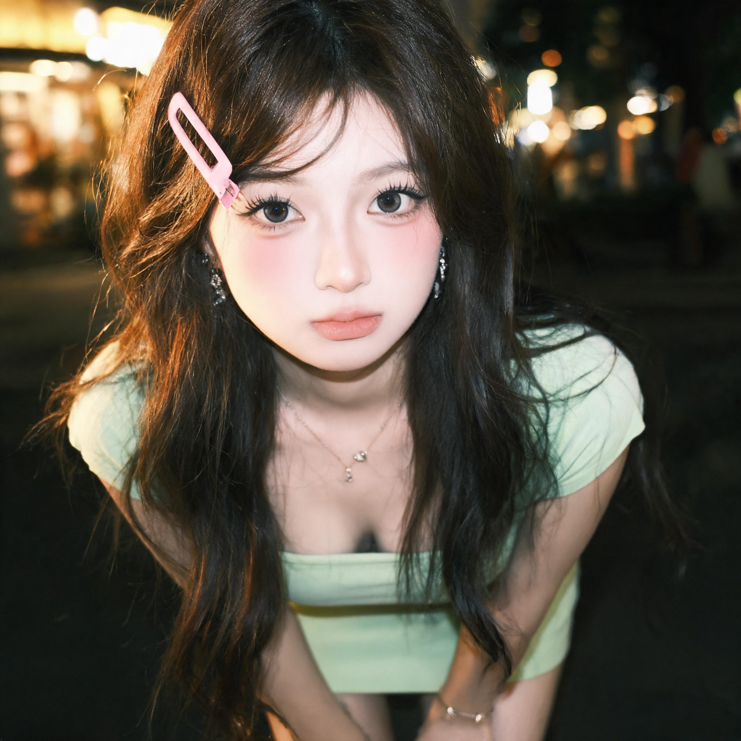 近景特写清冷美女 AI绘画 CCD胶片风甜妹妆容